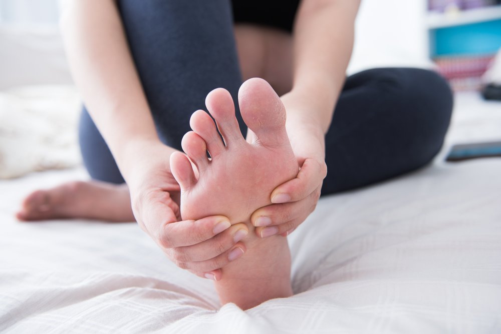 Как правильно осуществлять уход за ногами при выраженных болях?